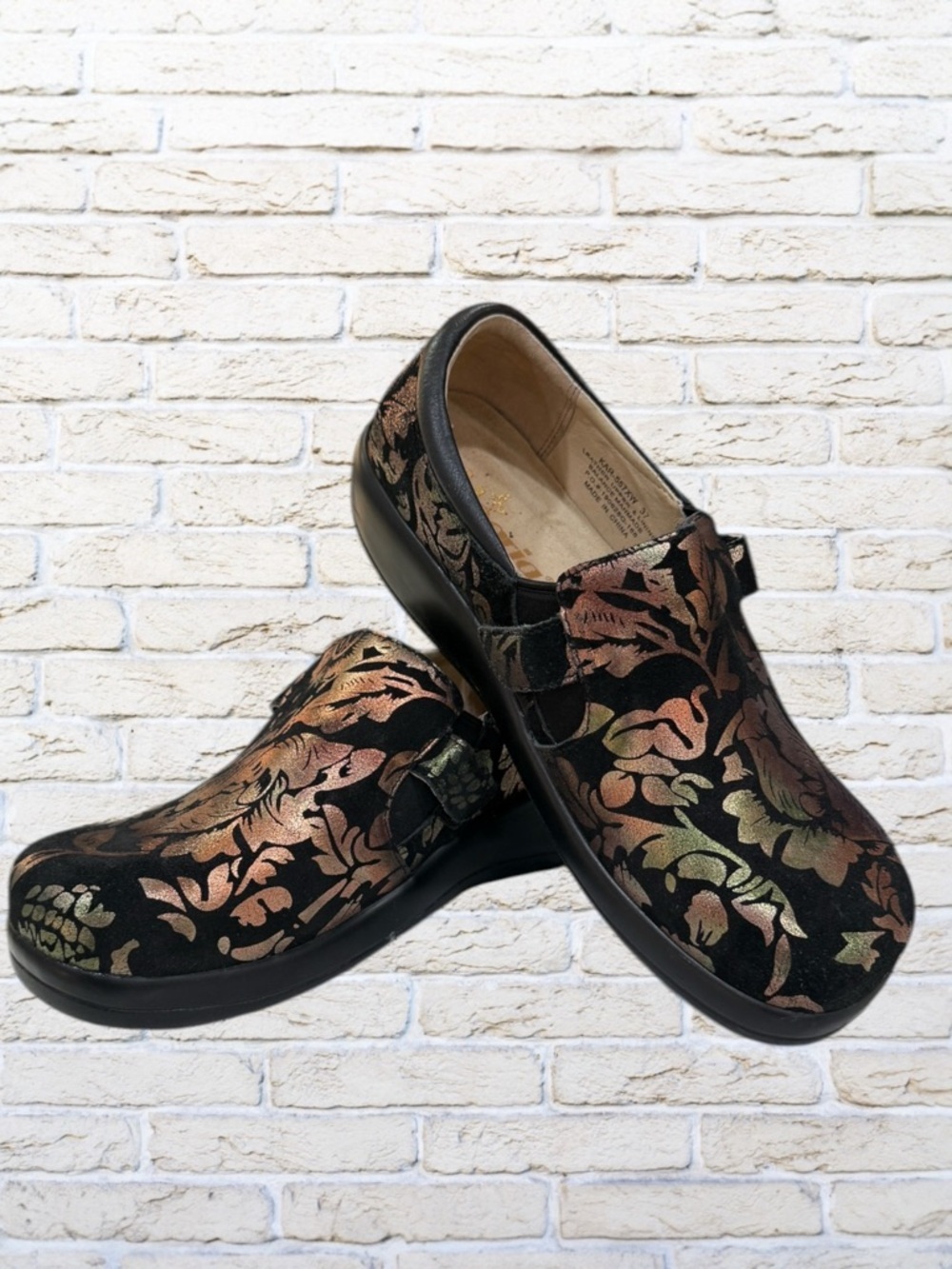 Like New ALEGRIA Paiytn Tapestry Foil like Multicolor Floral Clog Shoes Size 37